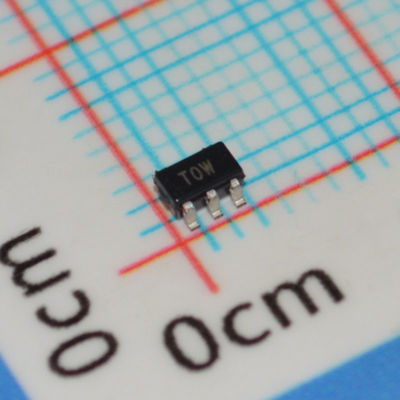 ADT6501SRJZP085RL7 85°C Wärmeschalter ±1°C Genauigkeit 2.7V-5.5V SOT-23-5 10μA Niedrige Leistung AEC-Q100