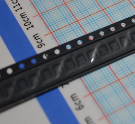SIT8002AC-13-33E-50.00000T 50MHz MEMS Oszillator ±50ppm Stabilität 1,8-3,3V Versorgung 2,5mA Niedrige Leistung LVPECL Ausgang -40°C bis +85°C AEC-Q100 Qualifiziert