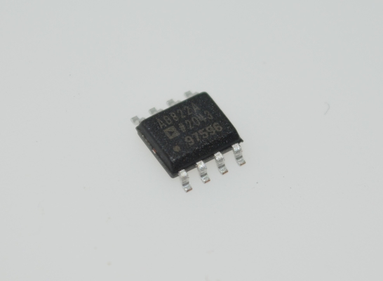 AD822ARZ Präzisionsinstrumentationsverstärker 1nA Bias-Strom 0,3μV/°C Drift SOIC-8 2,2-18V -40°C bis +125°C