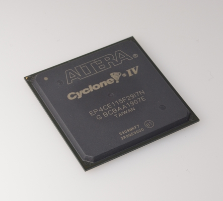 EP4CE115F29I7N Cyclone IV FPGA 114K LEs 3.9Mbit RAM 266MHz Geschwindigkeit 1.2V Kernspannung 622 I/O-Pins PCIe-Unterstützung Industrielle Temperatur (-40°C bis 100°C) RoHS-konform 780-Pin FBGA-Paket