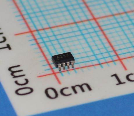 INA219AIDCNR Hochpräziser Strom-/Leistungsmonitor mit I2C-Schnittstelle 0,1 % Genauigkeit 26 V Bereich, geringer Offset Bidirektionale Messung Kleines SOT-23-Gehäuse Programmierbare Kalibrierung and Alarme