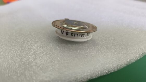 VS-ST303C12CFK0 1200V 300A IGBT-Modul Niedrige Vce(sat) Geringe Verluste Hohe Robustheit Integrierter NTC Schnelles Schalten Für Industrieantriebe und USV-Wechselrichter