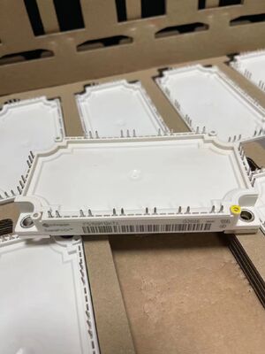 FS150R12KT4 1200V 150A Sechs-IGBT-Modul Niedrige VCE(sat) Hohe Effizienz 10µs Kurzschlussfestigkeit Integriertes NTC Kompaktes EconoPACK+ Design Geringe Schaltverluste Ideal für Antriebe und USVs