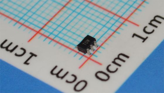 ADT6501SRJZP085RL7 85°C Wärmeschalter ±1°C Genauigkeit 2.7V-5.5V SOT-23-5 10μA Niedrige Leistung AEC-Q100