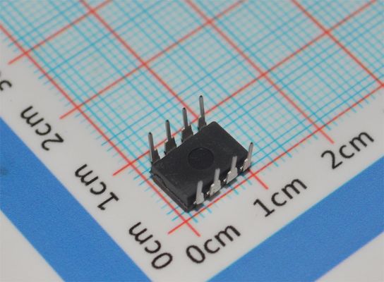 LP2951CN 5V/ADJ 150mA LDO-Regler 3V-30V Eingang ±0,5% Genauigkeit TO-220/DIP-8 -40°C bis +125°C Geringer Ruhestrom