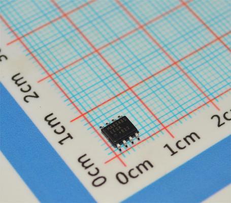 MAX3485EESA 3,3V RS-485/RS-422 Transceiver 10Mbit/s 1/8 Unit Load (256 Nodes) ±15kV ESD SOIC-8 -40°C bis +85°C