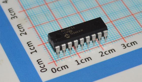 PIC16F54-I/P 8-Bit RISC MCU 20MHz 512x12 Flash 25B RAM 12 I/O DIP-18 2-5,5V -40°C~125°C Low Power <2mA