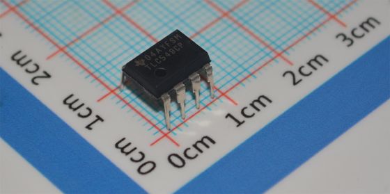 TLC549CP 8-Bit ADC 40 kSps 4 MHz Takt Einzelversorgung 3-6V DIP-8 ±0.5 LSB INL Geringe Leistung <15mW -40°C bis +85°C