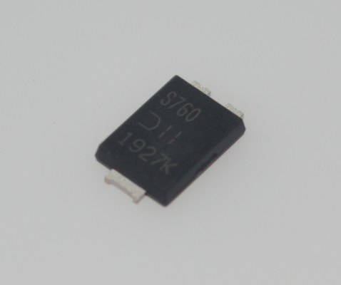 PDS760-13 760W Hohe Leistungsdichte 12V/63A Ausgang 93% Spitzenwirkungsgrad Aktives PFC Kompakte 1HE Größe Voller Schutz (OVP/OCP/SCP) -40°C bis +70°C Betrieb Ideal für Industrie- und Telekommunikationssysteme