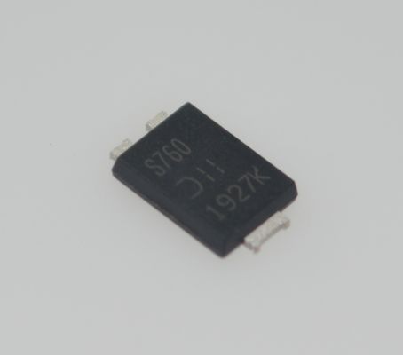 PDS760-13 Diode 760W Hochleistungsdichte 12V/63A Ausgang 93% Spitzenwirkungsgrad Aktives PFC Kompakte 1HE Größe Voller Schutz (OVP/OCP/SCP) -40°C bis +70°C Betrieb Ideal für Industrie- und Telekommunikationssysteme
