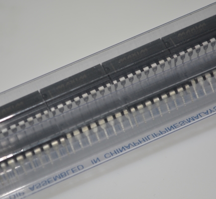 MAX3232CPE RS-232 Transceiver ±15kV ESD-Schutz 3,0-5,5V Breitspannung 1μA Niedrige Leistung 250kbps Datenrate 2 Treiber/2 Empfänger DIP-16 Paket für industrielle Kommunikation