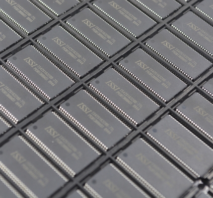 IS42S16320B-7TL SDRAM 64Mb Dichte 166MHz Geschwindigkeit 3,3V Betrieb 16Mx16 Organisation LVTTL-Schnittstelle Industrielle Temperatur (-40°C~85°C) Kompaktes TSOP-II Gehäuse Hohe Zuverlässigkeit