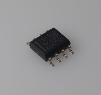 SN75451BDR Dual Peripheral Driver IC mit 300mA Sink/Source Current 4.5V-36V Breitspannungsbereich TTL/CMOS Kompatibeler thermischer Schutz und Geräuschdichtigkeit für die Motor-/Relaissteuerung
