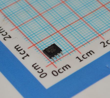 AD8052AR Hochgeschwindigkeit 300MHz Op Amp Niedriggeräusch 4.5nV/√Hz 5V Betrieb Schienen-zu-Schienen-Ausgang Niedrige Verzerrung und 160mA Ausgangsantrieb für Video/ADC-Puffer