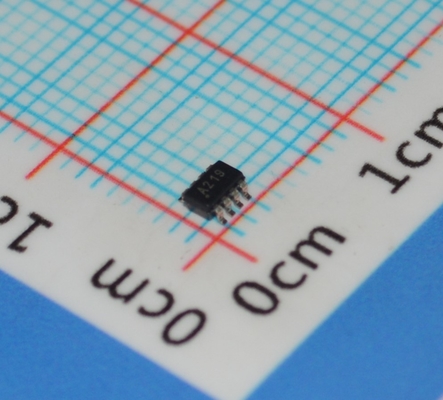 INA219AIDCNR Hochpräziser Strom-/Leistungsmonitor mit I2C-Schnittstelle 0,1 % Genauigkeit 26 V Bereich, geringer Offset Bidirektionale Messung Kleines SOT-23-Gehäuse Programmierbare Kalibrierung & Alarme