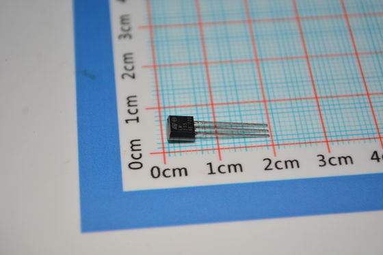 LM235Z Präzisions-Celsius-Temperatursensor 1°C Genauigkeit 2°C bis 150°C Bereich Linear 10mV/°C Ausgang Einfache Kalibrierung Breiter 4V-30V Versorgungsbereich Geringe Eigenerwärmung TO-92-Gehäuse