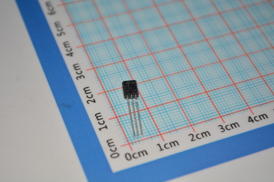 LM235Z Präzisions-Celsius-Temperatursensor 1°C Genauigkeit 2°C bis 150°C Bereich Linear 10mV/°C Ausgang Einfache Kalibrierung Breiter 4V-30V Versorgungsbereich Geringe Eigenerwärmung TO-92-Gehäuse