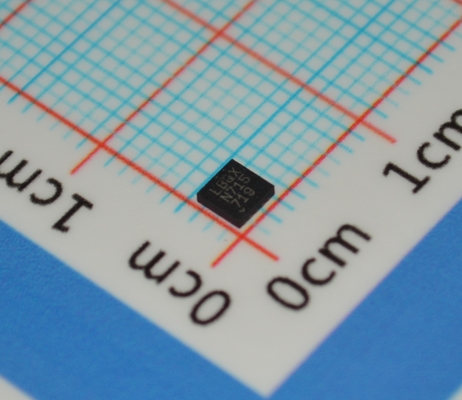 LTC3454EDD#PBF Hocheffizienz 1.5A Buck-Boost-Wandler mit 2,7-5,5V-Eingang 92% Spitzenwirksamkeit I2C-Steuerung Niedriggeräusch 2,5μA Abschaltung und winziges 3mm x 3mm DFN-Paket