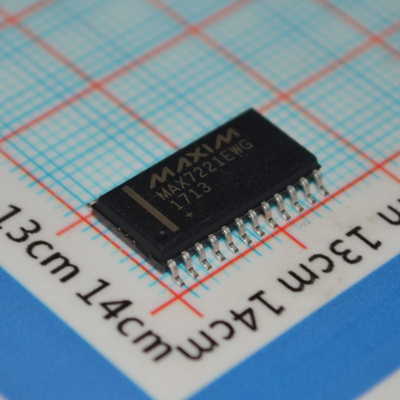 MAX7221EWG+T 8-stelliger LED-Anzeigetreiber mit SPI-Schnittstelle, 10 MHz serielle Datenrate, 2,7 V - 5,5 V Betrieb, individuelle LED-Steuerung und 24-Pin Wide SOIC-Gehäuse