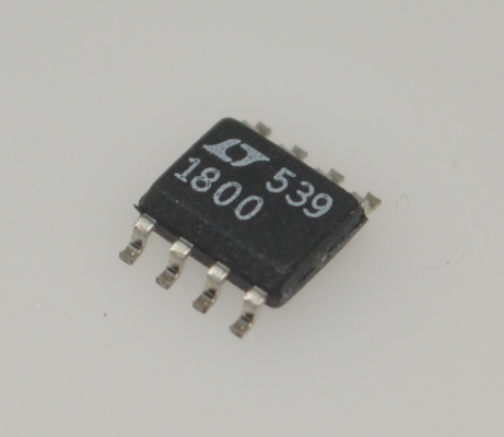 LT1800CS8 Hochgeschwindigkeits-100-MHz-Operationsverstärker 400 V/µs Anstiegsrate Geringer 3,5 mV Offset Rail-to-Rail-Ausgang 5 V bis ±5 V Versorgung 7 nA IB Platzsparendes SOIC-8 für Filter/ADC-Treiber