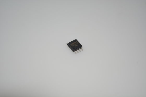 W25Q128JVSIQ 128Mb SPI NOR Flash 133MHz 4KB Sektor Löschen Dual/Quad I/O 3V Leistung 100K Zyklen 20-Jahres Aufbewahrung 8-SOIC Sicherheitsregister