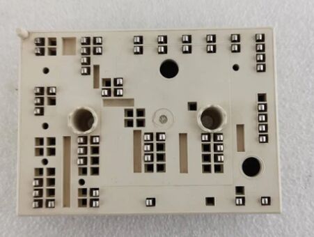 35ACC12F4V1 12V 3,5A Automotive PNP Transistor Low VCE(sat) 250mV High Current Gain SOT-223 Gehäuse AEC-Q101 qualifiziert für Lastschaltung und Motorsteuerung in Fahrzeugen