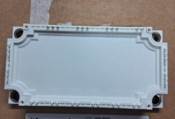 FS150R12KT4 1200V 150A Sechs-IGBT-Modul Niedrige VCE(sat) Hohe Effizienz 10µs Kurzschlussfestigkeit Integriertes NTC Kompaktes EconoPACK+ Design Geringe Schaltverluste Ideal für Antriebe und USVs