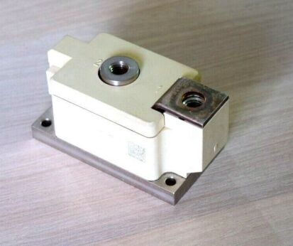 SKKE600/16 1600V 600A Einzeldiodenmodul Ultra-Low VF 1.5V Hochspannungstrom 22kA SEMIPACK4 Isolierte Basis Ausgezeichnete Wärmeübertragung Hohe Zuverlässigkeit UL-zertifiziert für Berichterstatter und Schweißen