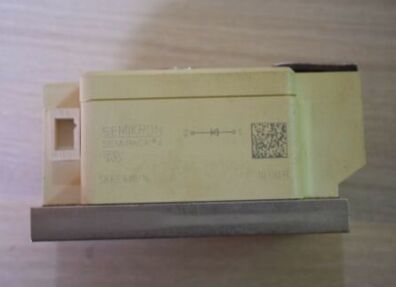 SKKE600/16 1600V 600A Einzeldiodenmodul Ultra-Low VF 1.5V Hochspannungstrom 22kA SEMIPACK4 Isolierte Basis Ausgezeichnete Wärmeübertragung Hohe Zuverlässigkeit UL-zertifiziert für Berichterstatter und Schweißen