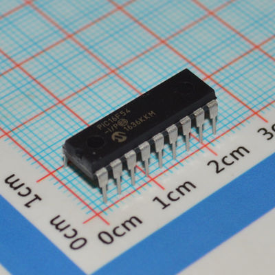 PIC16F54-I/P 8-Bit RISC MCU 20MHz 512x12 Flash 25B RAM 12 I/O DIP-18 2-5,5V -40°C~125°C Low Power <2mA